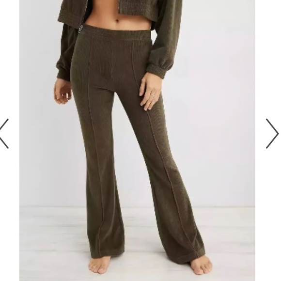 aerie Pants - Aerie Hunter Green Groove On Rib Corduroy Flare Pants / Joggers Size Small